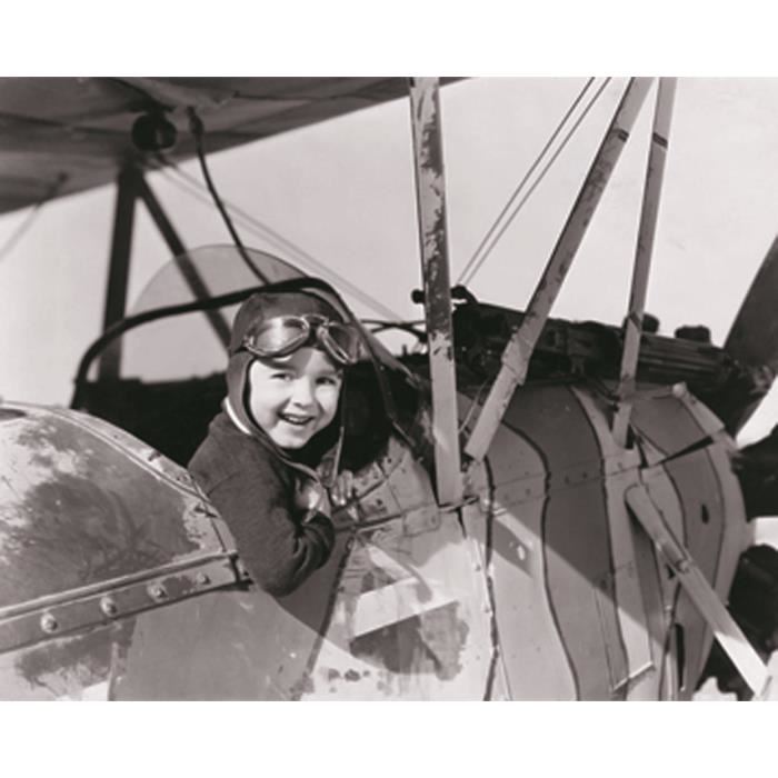 Affiche papier -  Little boy in cockpit   - Everett Collection  -  24x30 cm