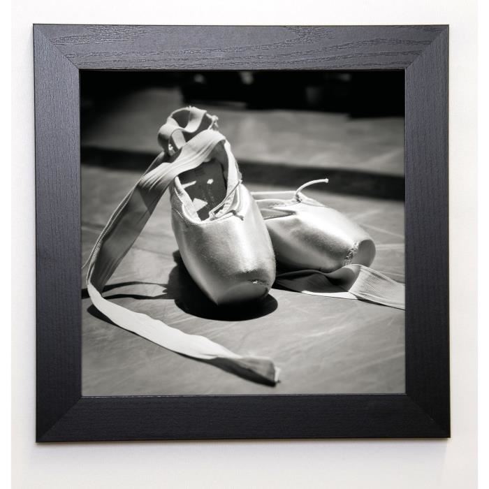 BLONDE ATTITUDE Image encadrée Ballet shoes 37x37 cm Gris