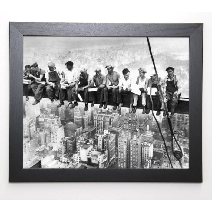 PHOTOGRAPHY COLLECTION Image encadrée Eating above Manhattan - 47x57 cm - Gris