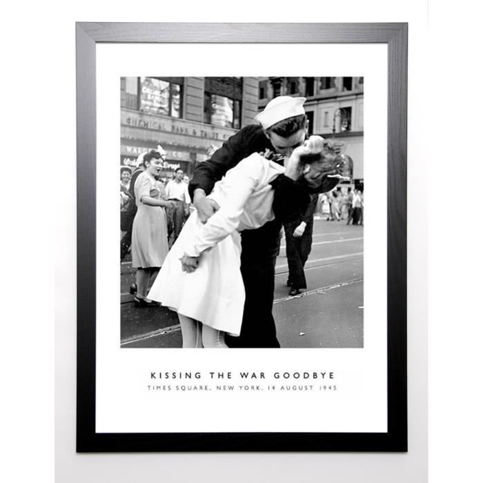 PHOTOGRAPHY COLLECTION Image encadrée Kissing the War Goodbye 67x87 cm Blanc