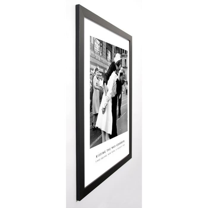 PHOTOGRAPHY COLLECTION Image encadrée Kissing the War Goodbye 67x87 cm Blanc