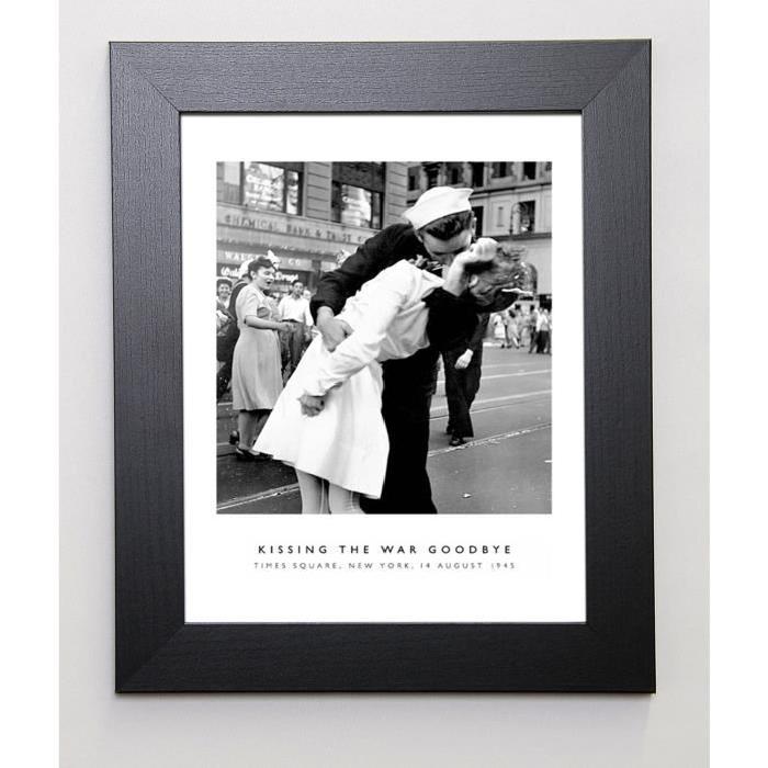 PHOTOGRAPHY COLLECTION Image encadrée Kissing the War Goodbye 31x37 cm Gris